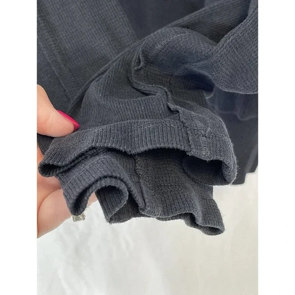 LaMade Women's Black Long Sleeve V-Neck Waffle Knit Top LARGE Athleisure - Picture 3 of 8